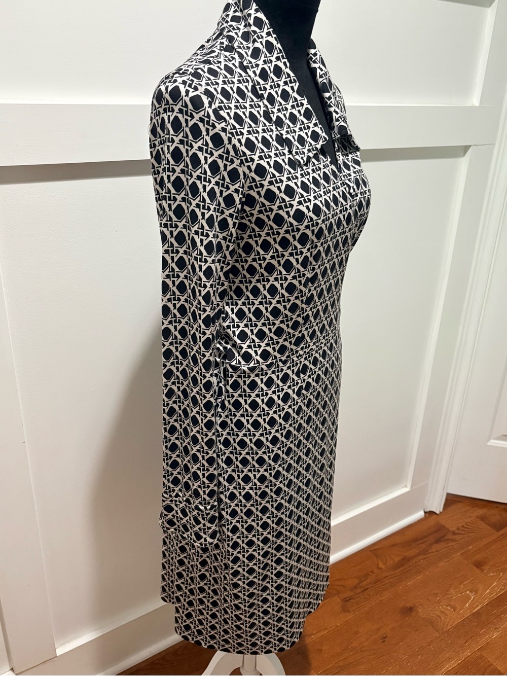 Diane Von Furstenburg - Classic - Black and White Wrap Dress -Size 12 - Picture 6 of 8
